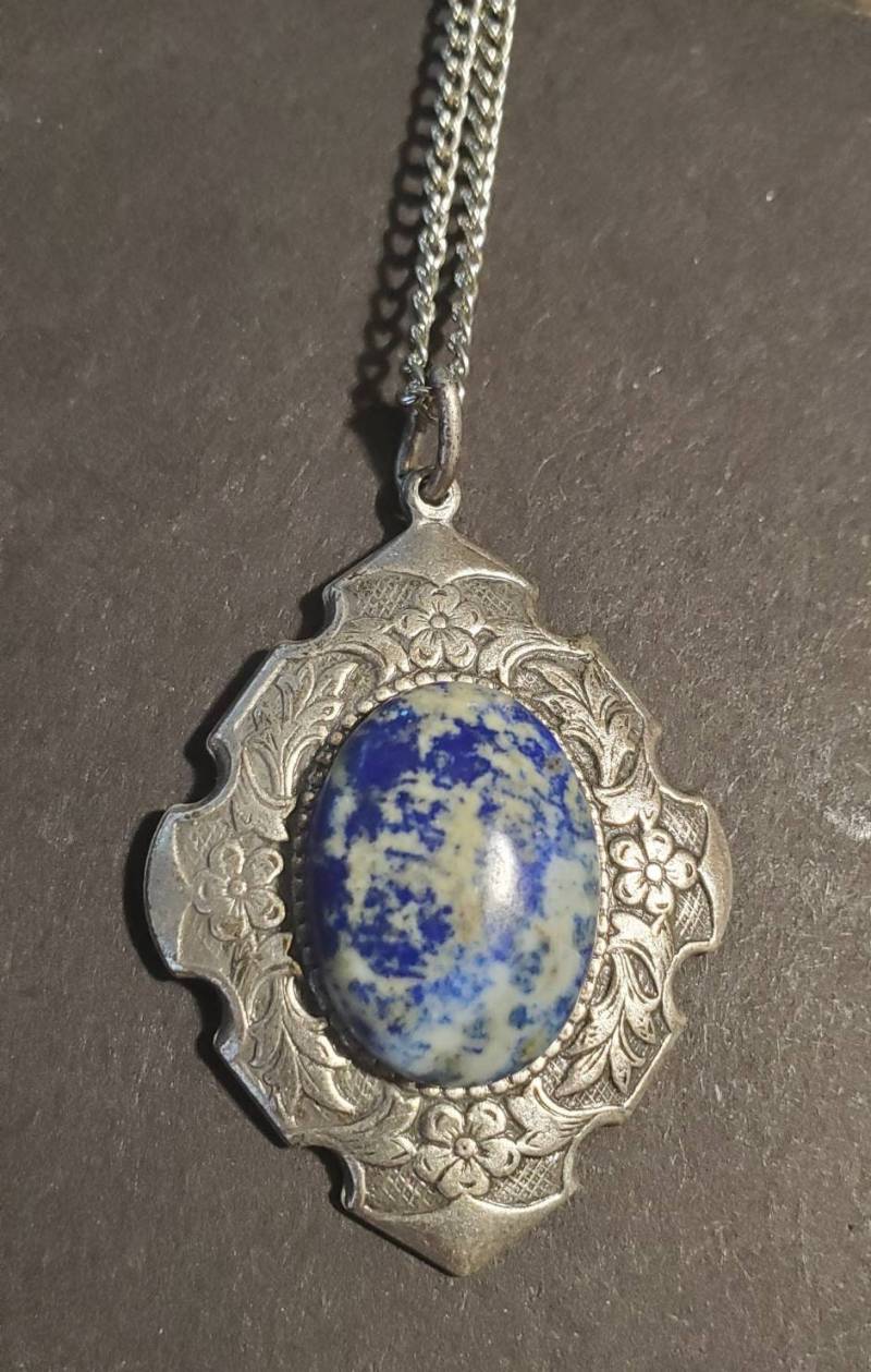 Sodalith Cabochon in Silberfassung von LoveRocksLapidary