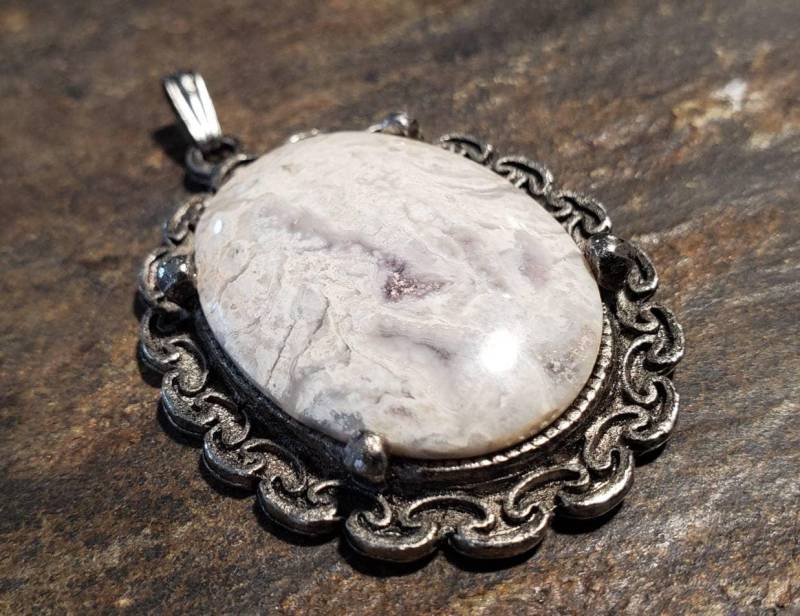 Verrückte Lace Agate Gemstone Cab in Pendant von LoveRocksLapidary