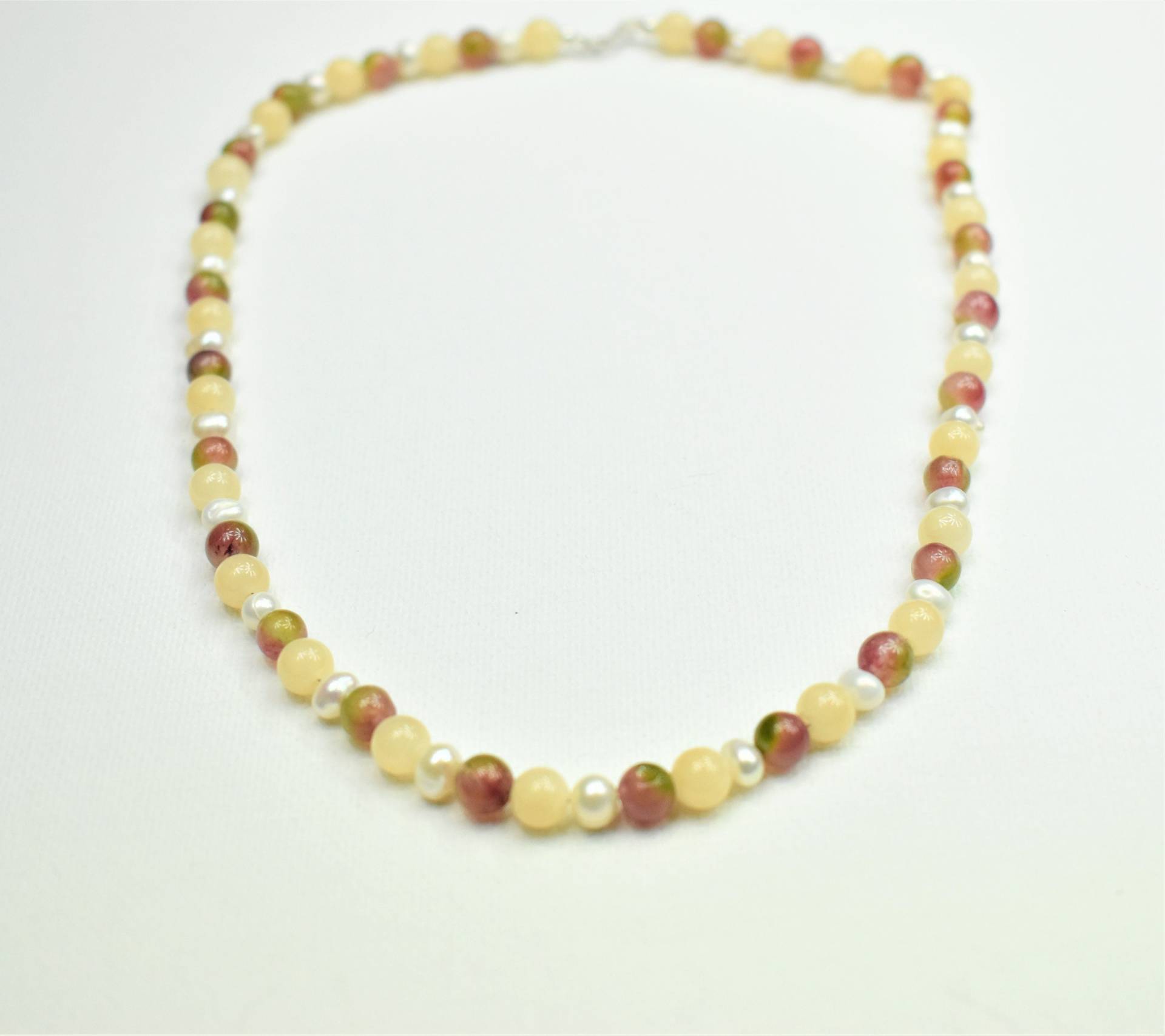 Edelstein Perlen Halskette, Jade, Süßwasserperlen Sterling Silber Verschluss, Perlenhalskette 16 " Edelstein Perlen Halskette, Jade, Süßwasserperlen Sterling Silber Verschluss, Perlenhalskette 16 " von LoveRosieJewellery