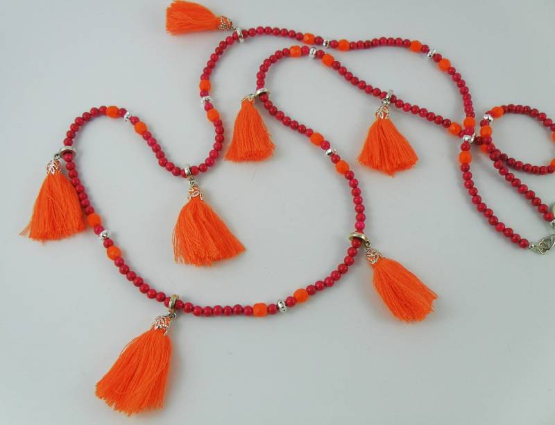 Lange Boho-Inspirierte Halskette Rosa Riverstone Edelstein Mit Orange, Die Swarovski Perlen Und Orange Baumwolle Quasten von LoveRubyKiss