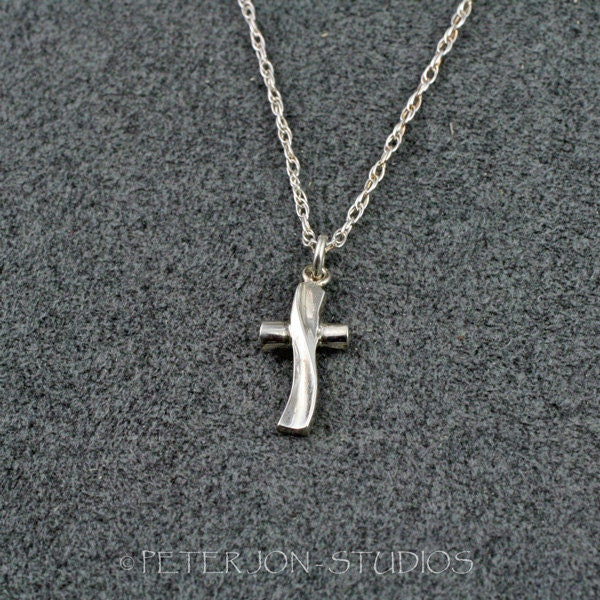 Dancing Cross Halskette, Handgemacht Aus Massivem Sterling Silber, Zierlich Und Zart von LoveSoWide