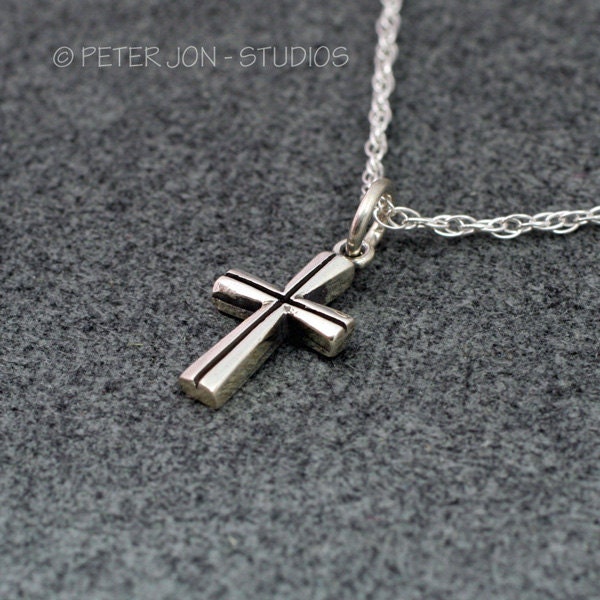 Gothic Cross Sehr Zarte Christliche Halskette Aus Sterlingsilber Gothic Cross Sehr Zarte Christliche Halskette Aus Sterlingsilber von LoveSoWide