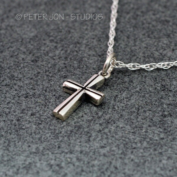 Gothic Cross Sehr Zarte Christliche Halskette Aus Sterlingsilber Gothic Cross Sehr Zarte Christliche Halskette Aus Sterlingsilber von LoveSoWide