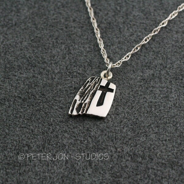 Rock Wall Kreuz Halskette Handgemacht in Massivem Sterling Silber, Anhänger Rock Wall Kreuz Halskette Handgemacht in Massivem Sterling Silber, Anhänger von LoveSoWide