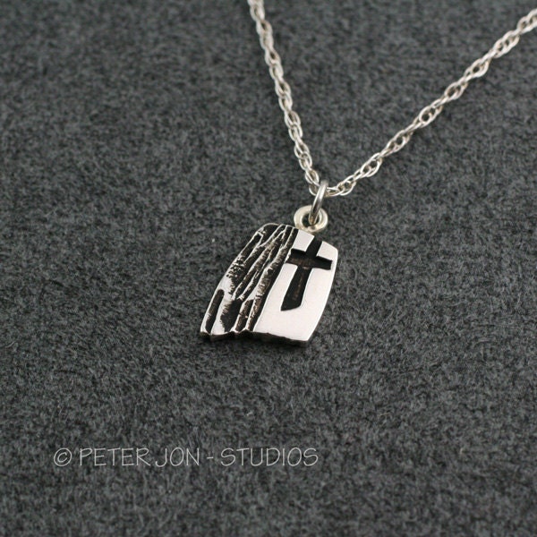 Rock Wall Kreuz Halskette Handgemacht in Massivem Sterling Silber, Anhänger Rock Wall Kreuz Halskette Handgemacht in Massivem Sterling Silber, Anhänger von LoveSoWide