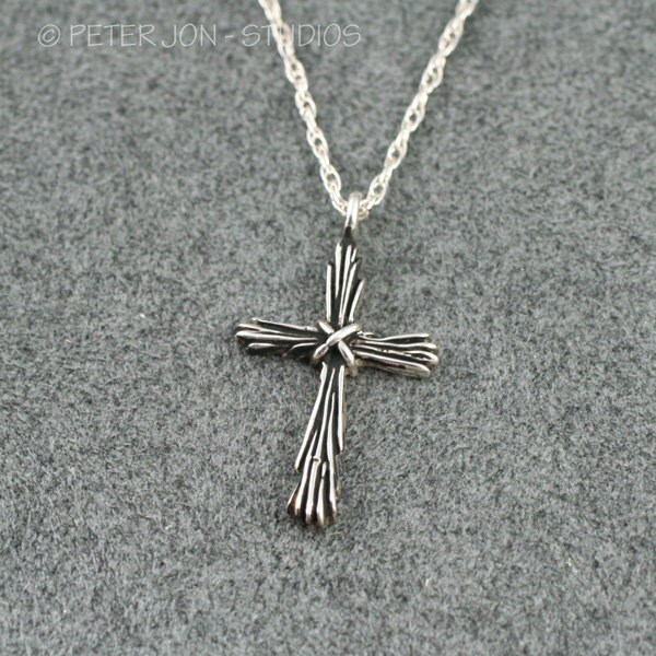 Straw Cross, Einzigartiges Handgemachtes Kreuzdesign Aus Sterlingsilber Straw Cross, Einzigartiges Handgemachtes Kreuzdesign Aus Sterlingsilber von LoveSoWide