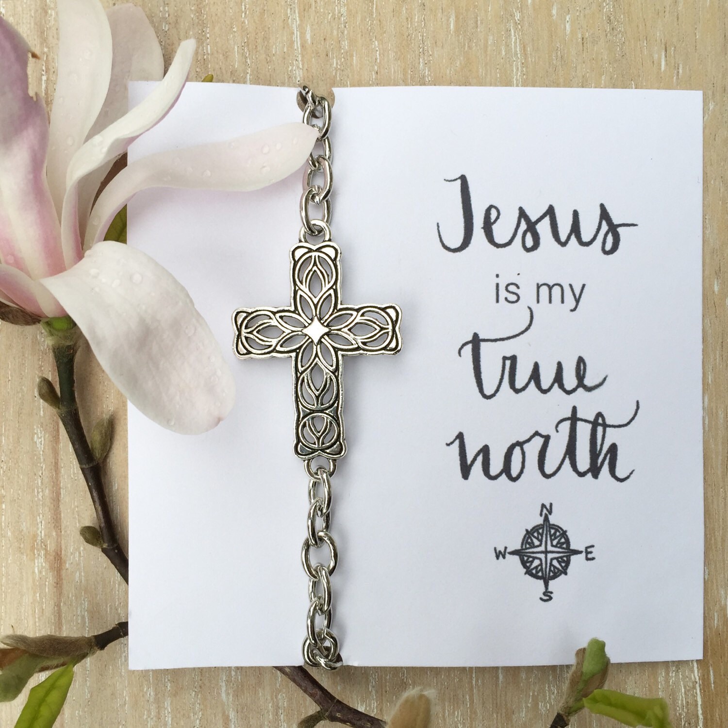 Filigranes Kreuz Kettenarmband, Elegantes Jesus Ist Mein Wahrer Norden, Love Squared Designs Filigranes Kreuz Kettenarmband, Elegantes Jesus Ist Mein Wahrer Norden, Love Squared Designs von LoveSquaredDesigns
