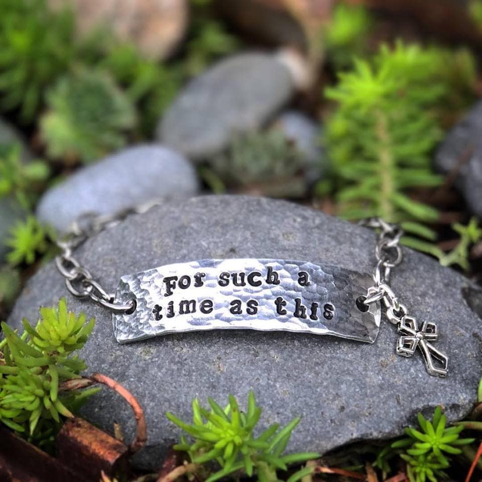 Für Solche Zeiten Wie Dieses Kettenarmband - Inspirierendes Wort Armband Esther Love Squared Designs Für Solche Zeiten Wie Dieses Kettenarmband - Inspirierendes Wort Armband Esther Love Squared Designs von LoveSquaredDesigns
