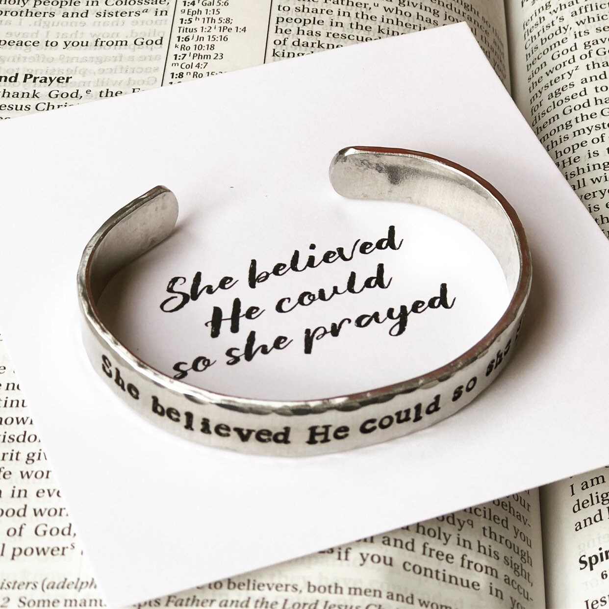 Sie Glaubte, Er Könnte So Sie Betete - Armreif Schmales Metall Kreuz Inspirierender Schmuck Love Squared Designs Sie Glaubte, Er Könnte So Sie Betete - Armreif Schmales Metall Kreuz Inspirierender Schmuck Love Squared Designs von LoveSquaredDesigns