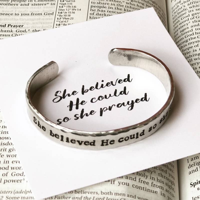 Sie Glaubte, Er Könnte So Sie Betete - Armreif Schmales Metall Kreuz Inspirierender Schmuck Love Squared Designs Sie Glaubte, Er Könnte So Sie Betete - Armreif Schmales Metall Kreuz Inspirierender Schmuck Love Squared Designs von LoveSquaredDesigns