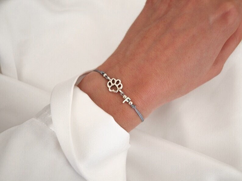 Armband Buchstabe Initiale Silber Pfote Band Makramee Filigran Haustier Tier Hund Katze von LoveStatementNet
