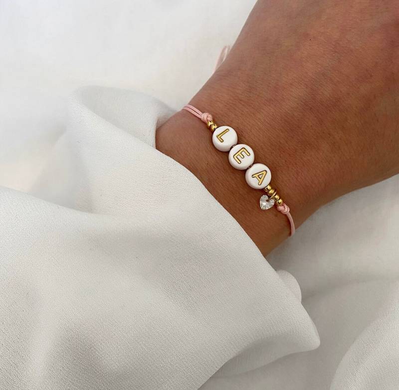 Armband Buchstaben Name Initiale Buchstabenperlen Gold Herz Personalisierbar Makramee von LoveStatementNet