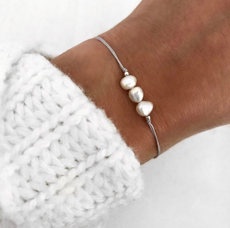 Armband Süßwasserperlen Perlmutt Silber Rosé Gold Filigran Band Grau Armband Süßwasserperlen Perlmutt Silber Rosé Gold Filigran Band Grau von LoveStatementNet