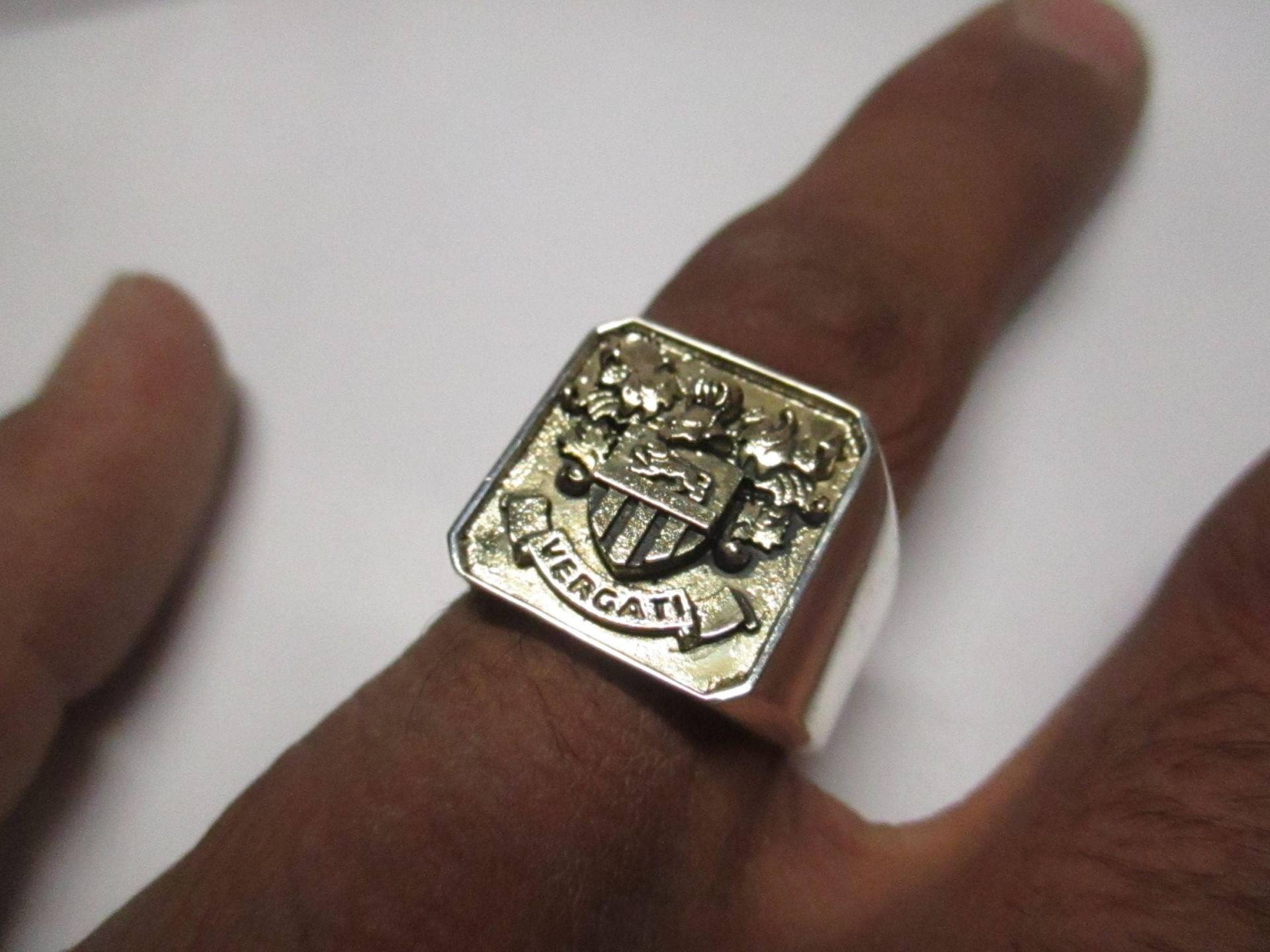 Personalisierte Familienwappen Siegelring Handgemachter Ehering Schmuck Personalisierte Familienwappen Siegelring Handgemachter Ehering Schmuck von LoveStatue