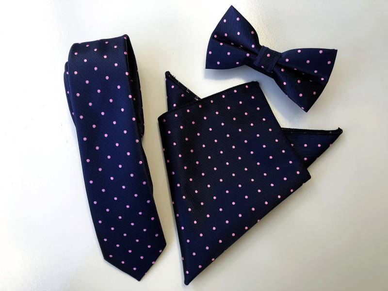 Herren Fliege Vorgebunden Navy Blau Pink Polka Dots Skinny Krawatte Pocket Square Set. Hochzeit Krawatte. + Square. Trauzeugen von LoveStonesAustralia