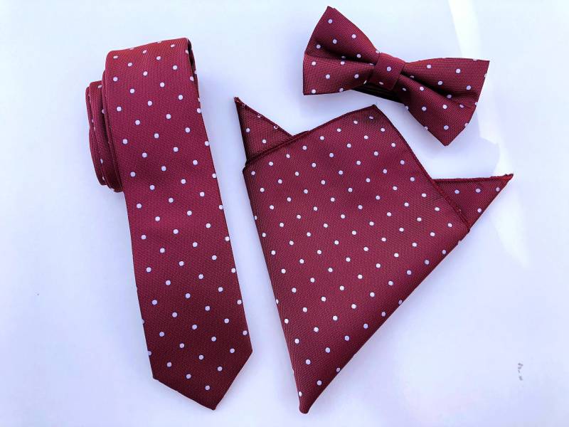 Herren Pre-Tied Skinny Krawatte Burgund Weiß Polka Dots Pocket Square + Fliege Set. Weinrote Hochzeitskrawatte. 6cm Skinny. Bräutigam von LoveStonesAustralia
