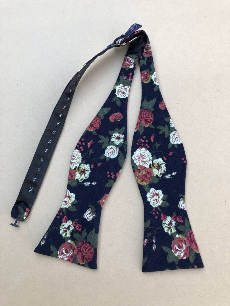 Herren Selbstgebunden Fliege Dunkelgrüne Blume Hochzeitskrawatte. Fliege Verstellbar Nectie. Bräutigam Geschenk Krawatte von LoveStonesAustralia