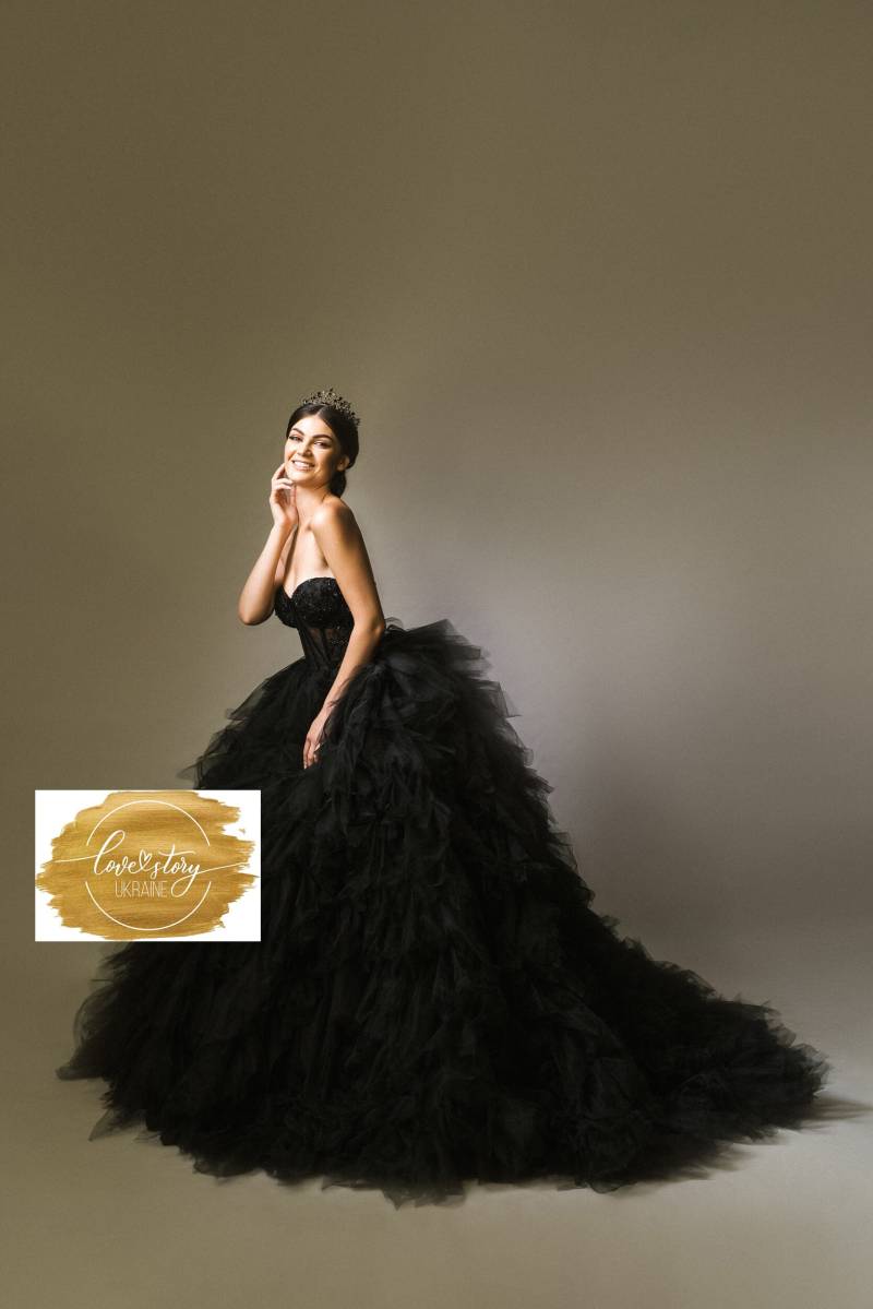 Schwarzes Hochzeitskleid, Abendkleid, Abschlussballkleid, Tüll-Abschlussballkleid, Halloween-Brautkleid, Verlobungskleid, Schwarzes Maxikleid Schwarzes Hochzeitskleid, Abendkleid, Abschlussballkleid, Tüll-Abschlussballkleid, Halloween-Brautkleid, Verlobungskleid, Schwarzes Maxikleid von LoveStoryUkraine