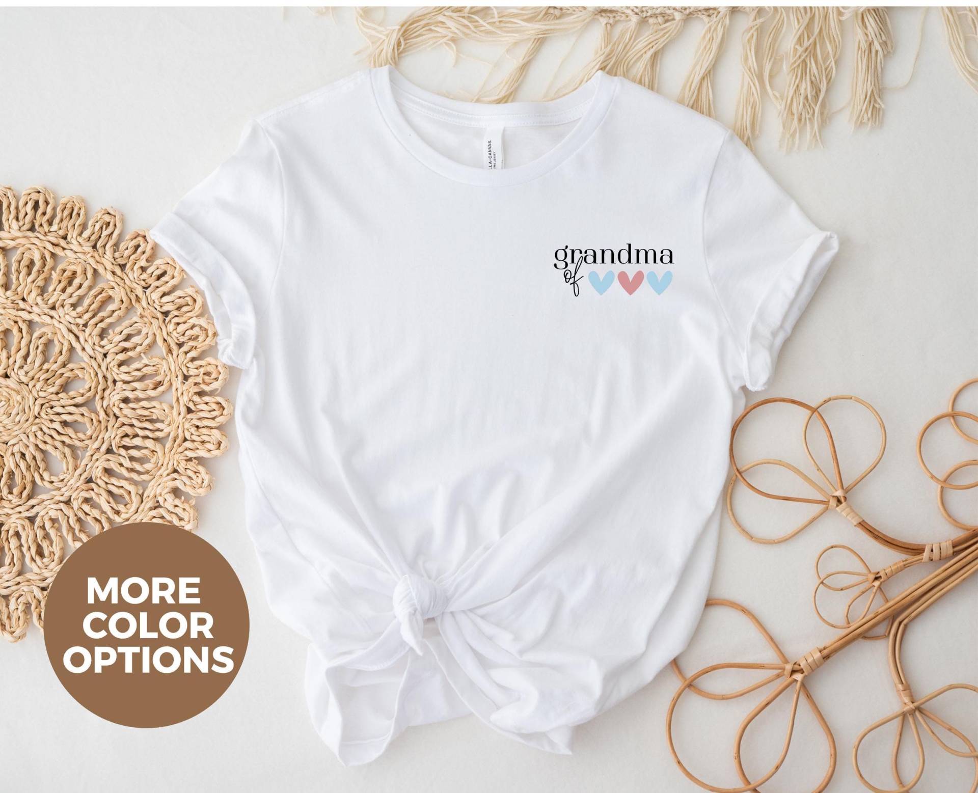 Custom Grandma Of Three Shirt, To Be Gift, Minimalist Pregnancy Reveal Gift von LoveSuDesignShop