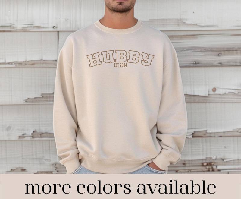 Custom Hubby Sweatshirt, Matching Honeymoon Sweater, Personalized Couple Est Wifey & Sweatshirt von LoveSuDesignShop