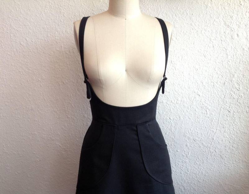 Schwarzer Hosenträgerrock Aus Baumwolltwill von LoveToLoveYou