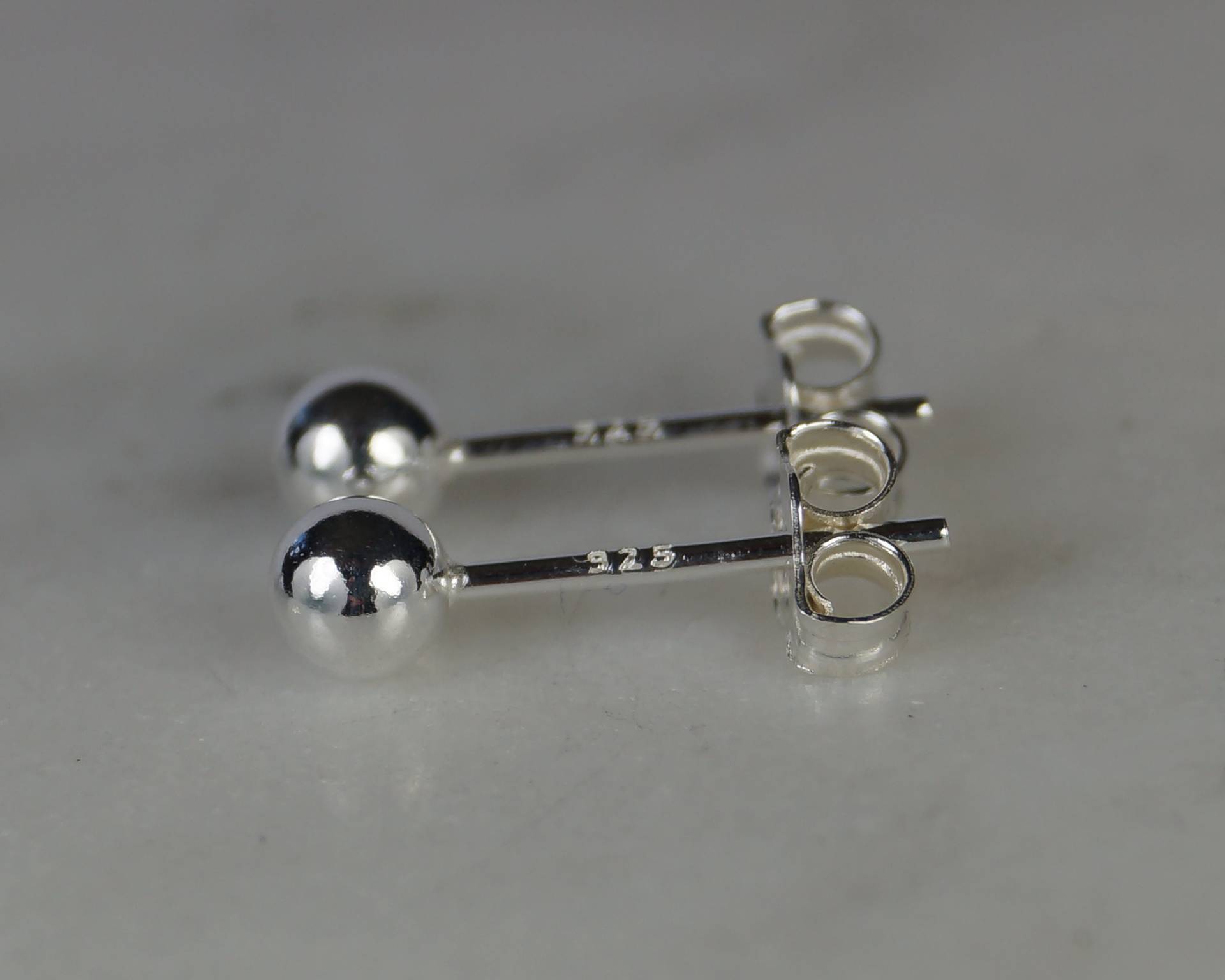 4 Mm Sterling Silber Ohrstecker, Ball Minimalist Ohrringe 4 Mm Sterling Silber Ohrstecker, Ball Minimalist Ohrringe von LoveYourJewellery