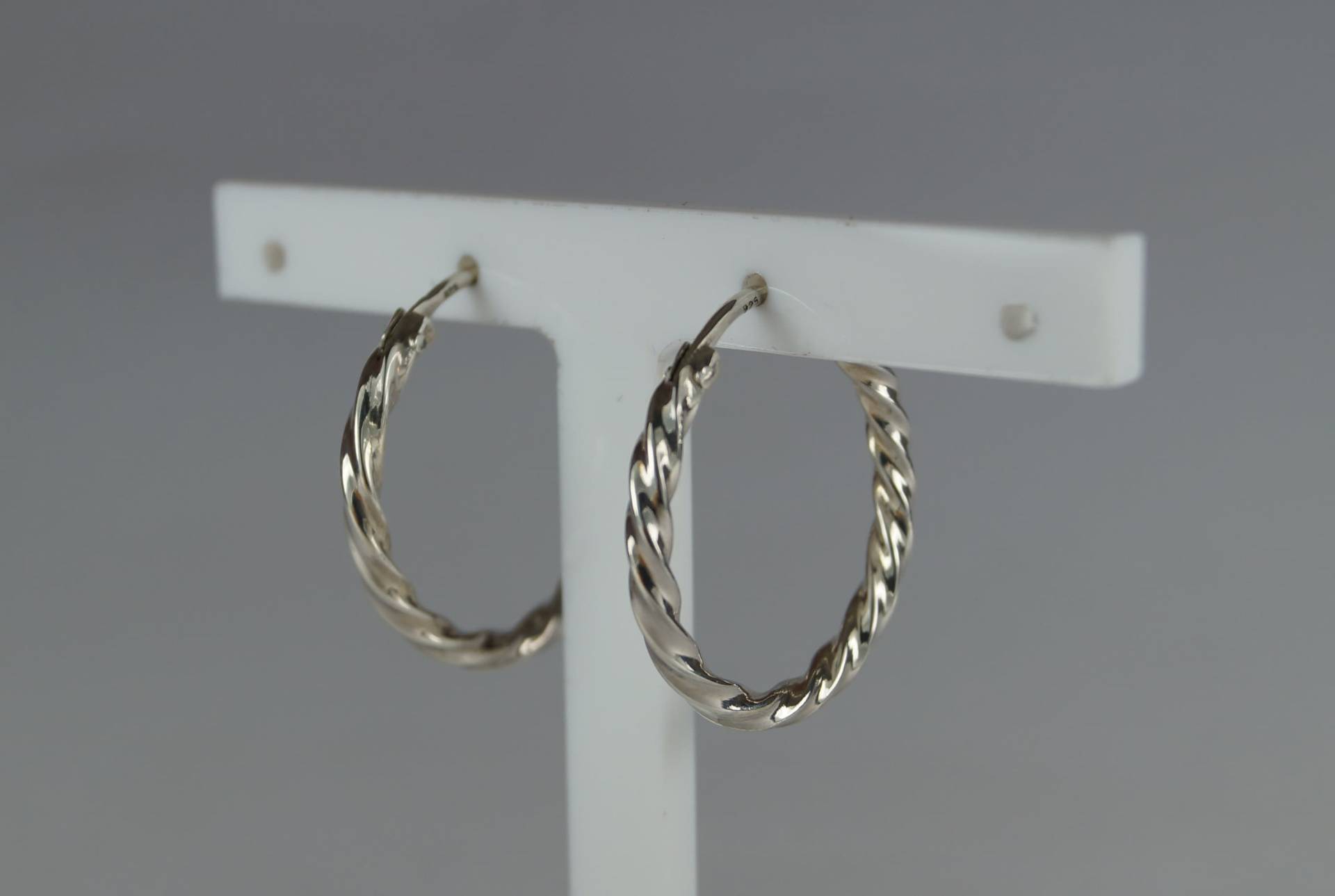 Gedrehte Silber Hoop Ohrringe, 18 Mm Sterling Twisted Design Top-Klapp Ohrringe Gedrehte Silber Hoop Ohrringe, 18 Mm Sterling Twisted Design Top-Klapp Ohrringe von LoveYourJewellery