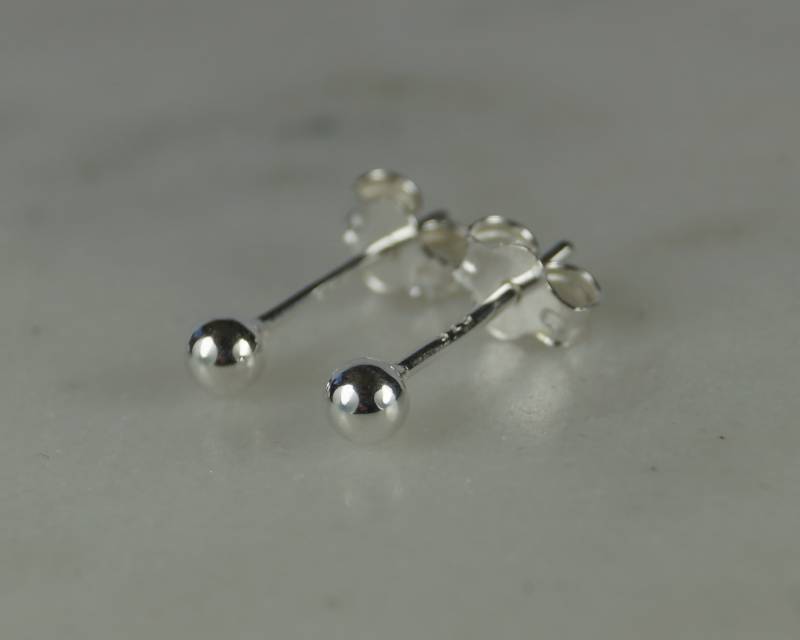 Kleine 3 Mm Sterling Silber Ohrstecker, Kugel Minimalist Ohrringe Kleine 3 Mm Sterling Silber Ohrstecker, Kugel Minimalist Ohrringe von LoveYourJewellery
