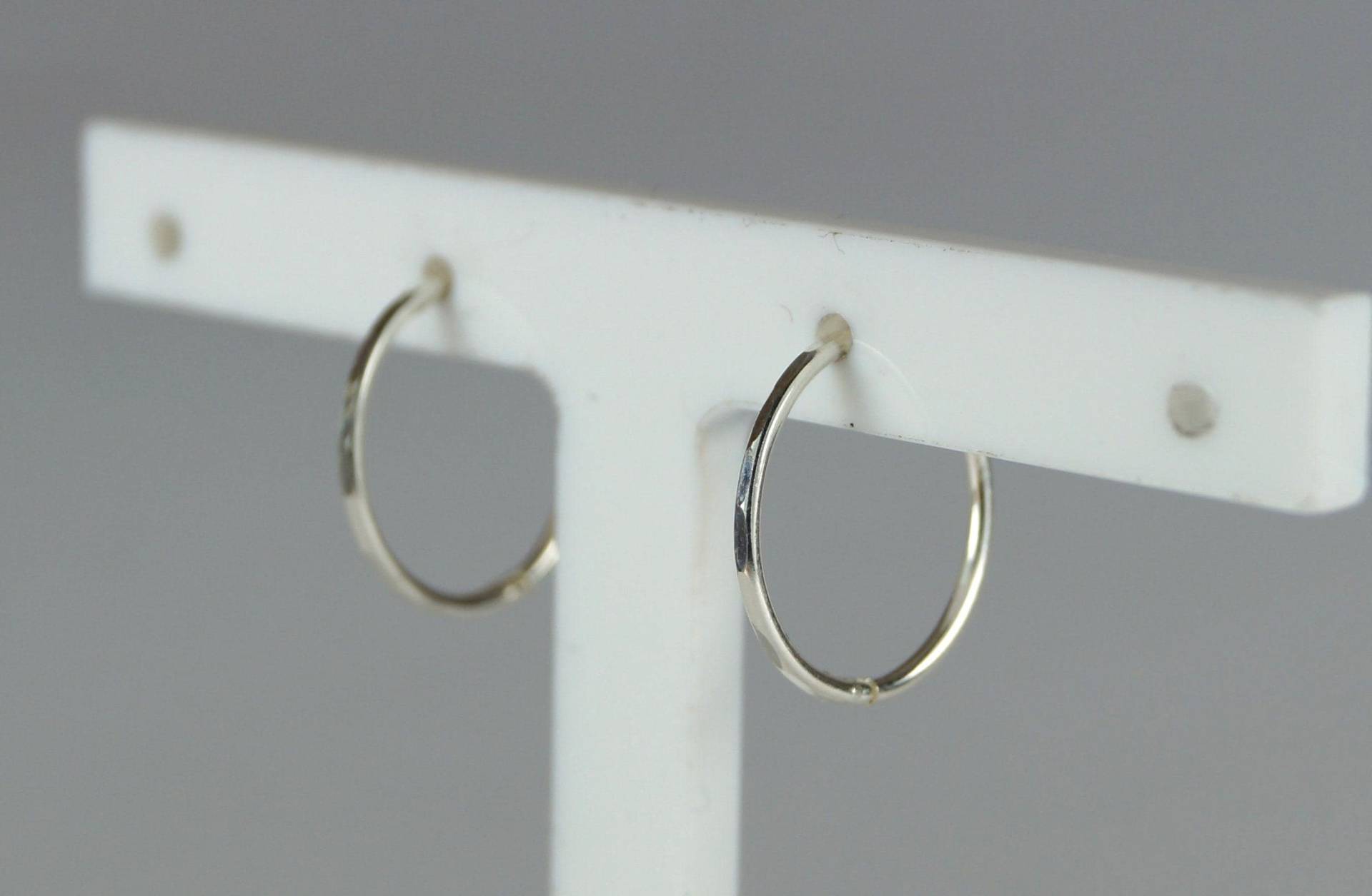 Kleine Sterling Silber Creolen, 13 Mm Schläfer Ohrringe, Abgewinkelt Geschnittene Scharniere Creolen Kleine Sterling Silber Creolen, 13 Mm Schläfer Ohrringe, Abgewinkelt Geschnittene Scharniere Creolen von LoveYourJewellery