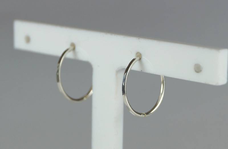 Kleine Sterling Silber Creolen, 13 Mm Schläfer Ohrringe, Abgewinkelt Geschnittene Scharniere Creolen Kleine Sterling Silber Creolen, 13 Mm Schläfer Ohrringe, Abgewinkelt Geschnittene Scharniere Creolen von LoveYourJewellery