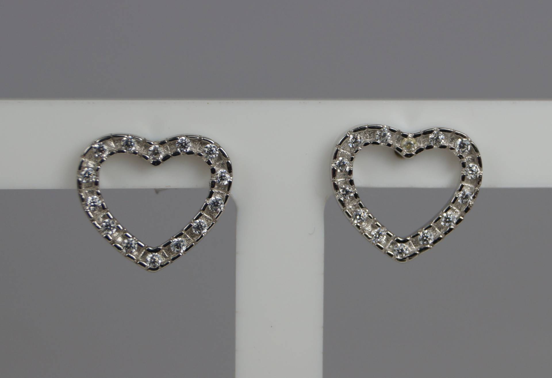 Vintage Weißgold Herz Ohrringe Mit Cubic Zirkonia | Cz, 12 Mm Gold Ohrringe, Valentinstag Geschenk Vintage Weißgold Herz Ohrringe Mit Cubic Zirkonia | Cz, 12 Mm Gold Ohrringe, Valentinstag Geschenk von LoveYourJewellery