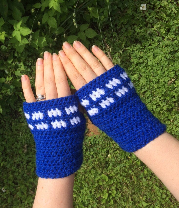 Tardis Pulswärmer - Fingerlose Handschuhe Doctor Who Armstulpen Tardis Pulswärmer - Fingerlose Handschuhe Doctor Who Armstulpen von LoveYourMonkeys