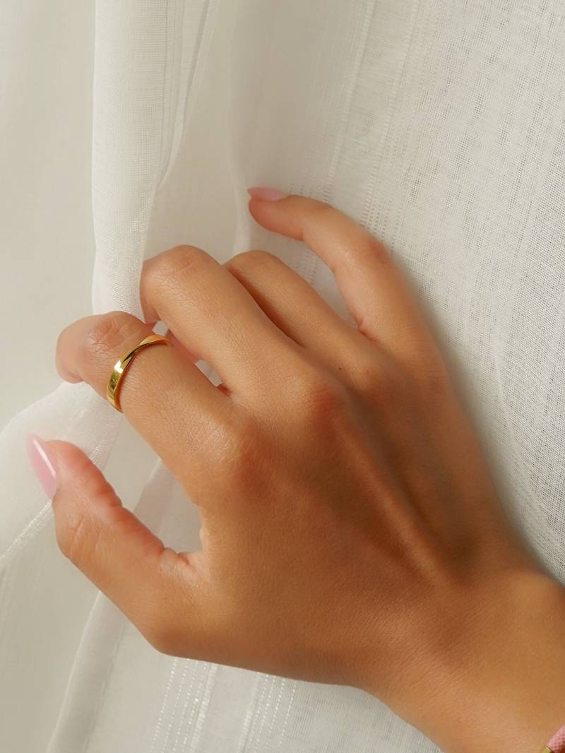 Mobius Ring Edelstahl Gold Minimalistisch Filigran Zart Klassisch Elegantromantisch Liebe Brautjungfer Hochzeit Geschenk von LoveYourselfJOJ
