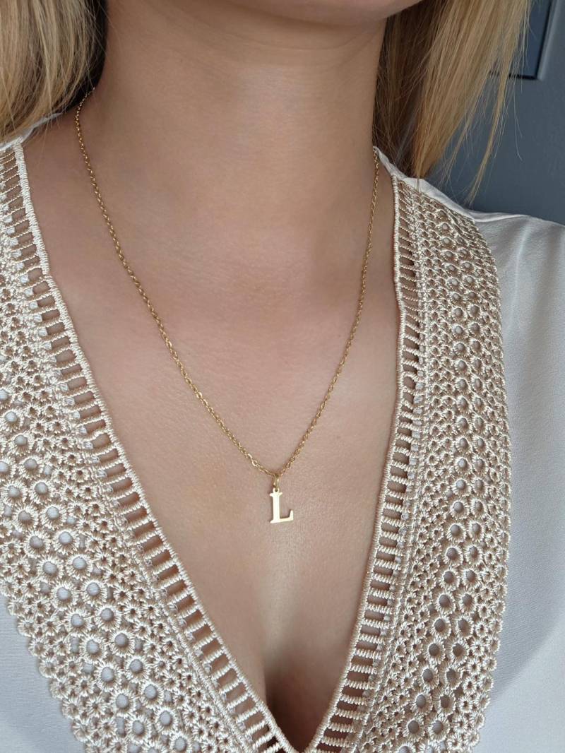 Personalisierte Buchstaben Halskette Gold | Initial Kette Selbstliebe Schmuck Geschenkidee Damen Filigran & Bedeutungsvoll Personalisierte Buchstaben Halskette Gold | Initial Kette Selbstliebe Schmuck Geschenkidee Damen Filigran & Bedeutungsvoll von LoveYourselfJOJ