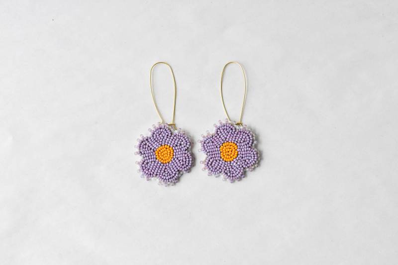 Blumen Ohrringe | Baumeln, Saatperle, Flower Power, Lila von LoveabellStudio