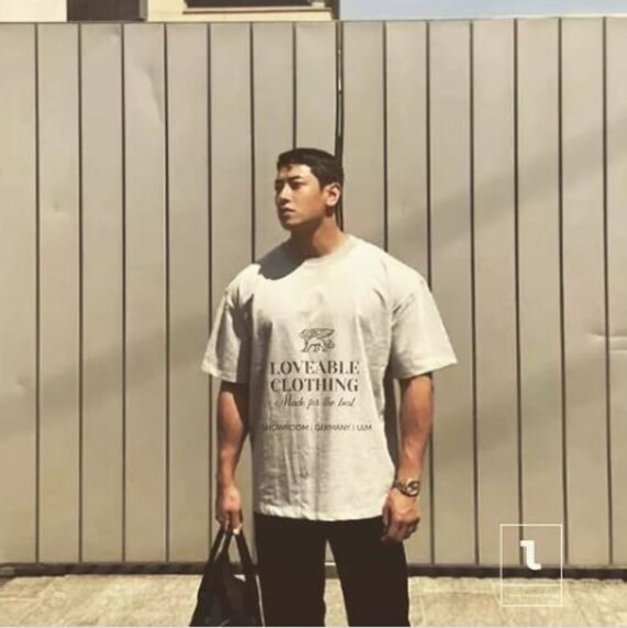 T-Shirt Greatest Pullover Longsleeve Top Oberteil Kleidung Pulli Frau Mädchen Unisex Mann Männer Jung Quotes Sprüche Text Print von LoveableclothingShop