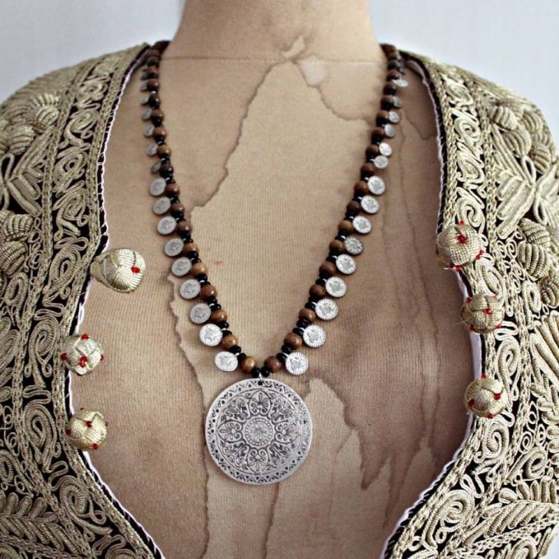 Black Necklace Mandala Pendant Halskette Boho Schmuck Geschenk Für Ihre Beach-Halskette Sommerzubehör von LoveandKnit