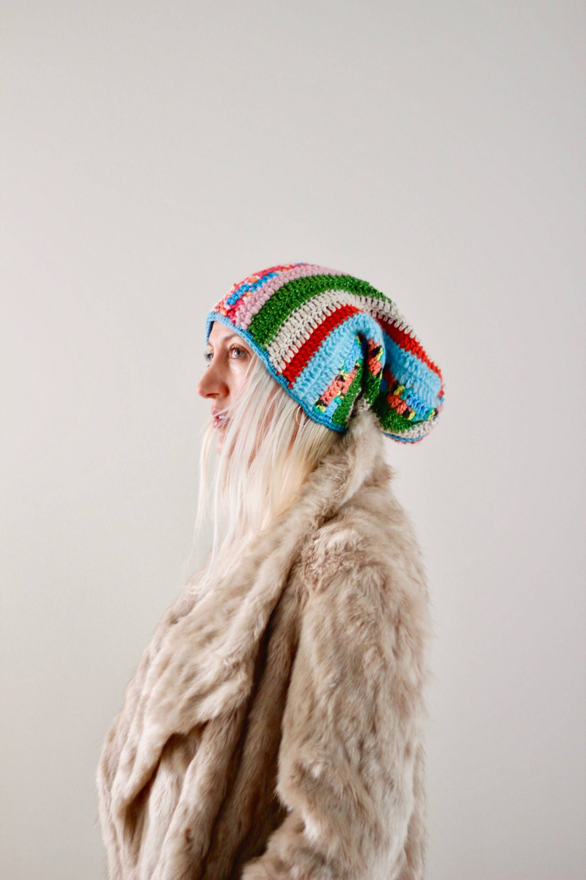 Gehäkelte Mütze Slouchy Beanie Gehäkelte Wintermütze Winter Accessoires Bunte Weihnachtsgeschenk von LoveandKnit