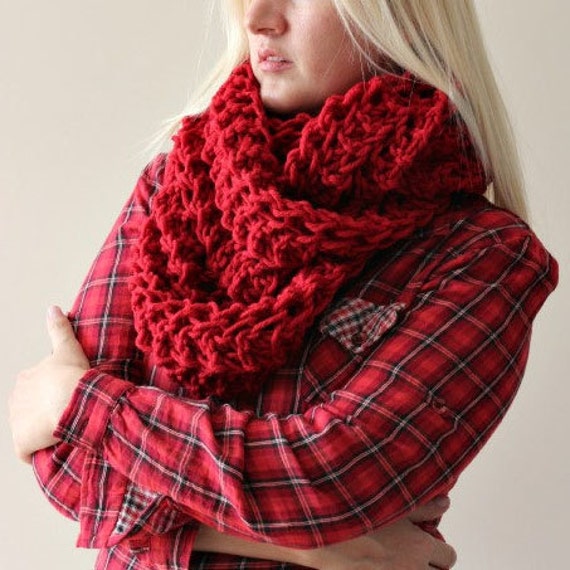 Klobige Schal Loop Unendlichkeit Kreis Rot Hand Stricken Damen Rot Snood Wollschal von LoveandKnit