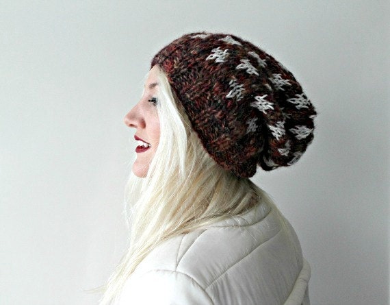 Womens Slouchy Beanie - Gestrickt-Burgund-Handcreme von LoveandKnit