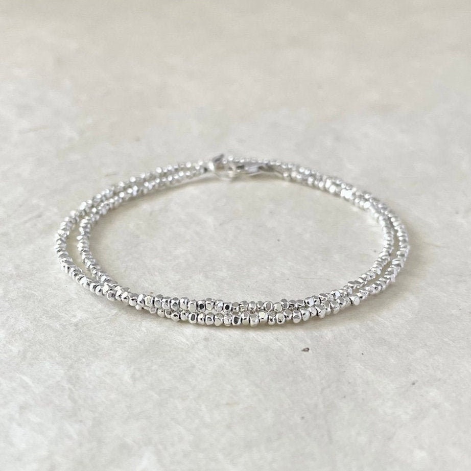 Doppelwickelarmband Der Karen Hill Tribe Aus Thailand, Silberperlen, Sundance-Stil, Zierliches Armband, Schichtarmband, Stapelarmband von LoveandLightArtistry