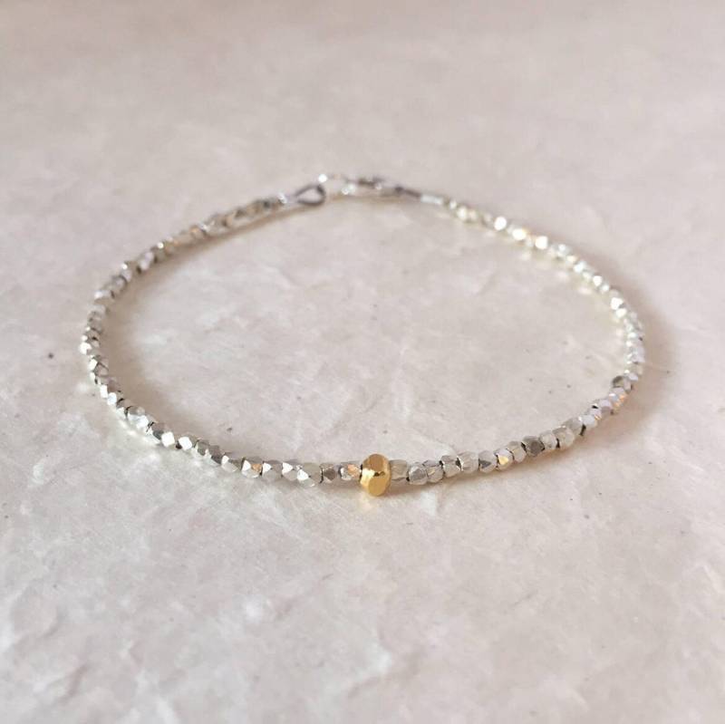 Gold Vermeil Karen Hill Tribe Silber Perlen Armband Zierlicher Stapelschmuck von LoveandLightArtistry