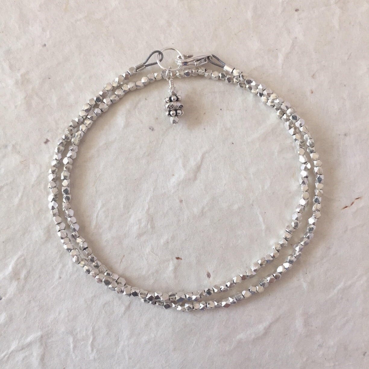 Karen Hill Tribe Thai Silber Facettierte Perlen Doppel-Wickel-Armband von LoveandLightArtistry