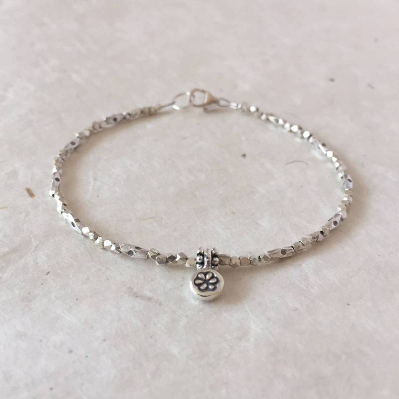 Karen Hill Tribe Thai Silber Perlen Armband Gänseblümchen Anhänger, Boho Chic von LoveandLightArtistry