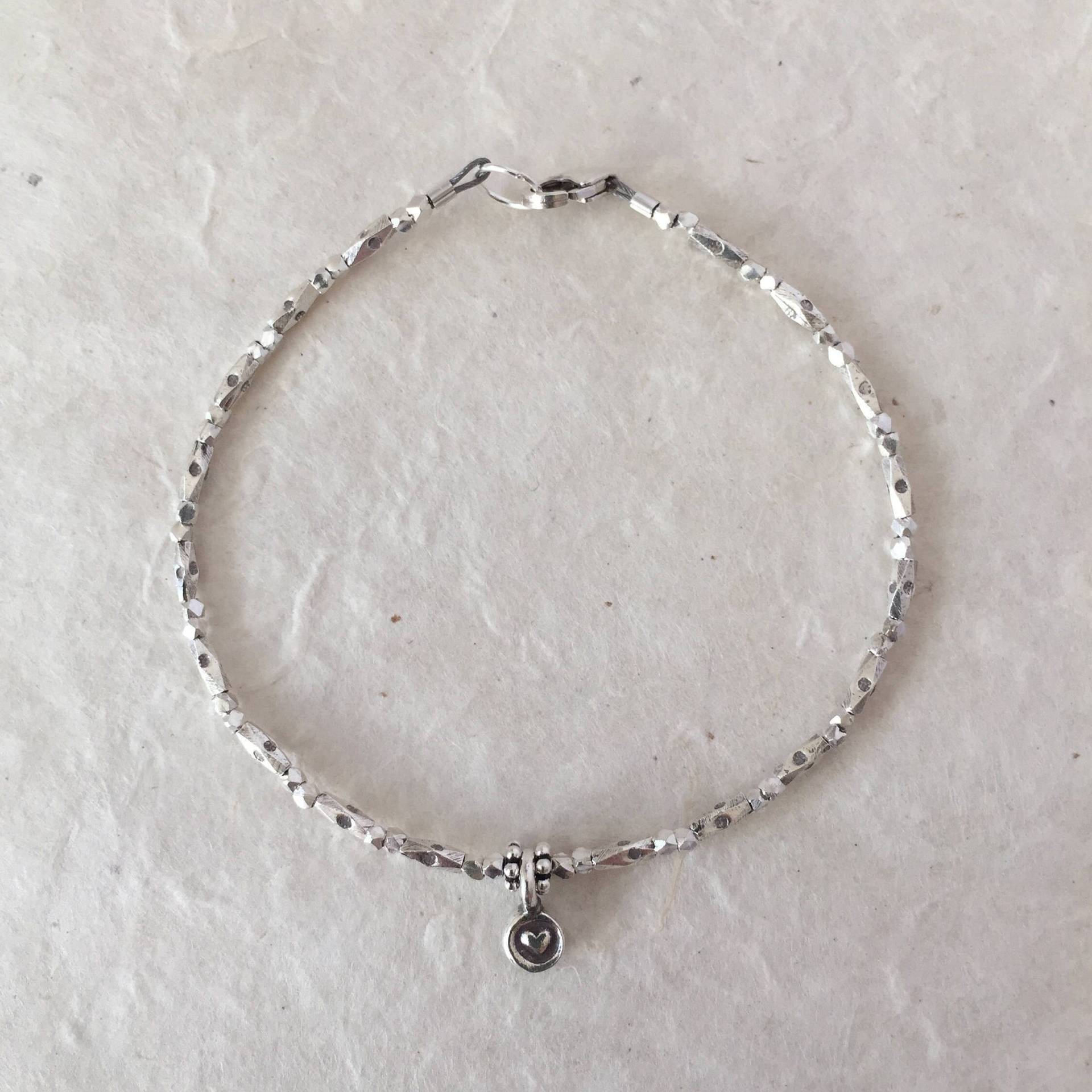 Karen Hill Tribe Thai Silber Perlen Armband Mit Herz Anhänger, Sundance Style Boho Chic, Schichtarmband, Stapelarmband von LoveandLightArtistry