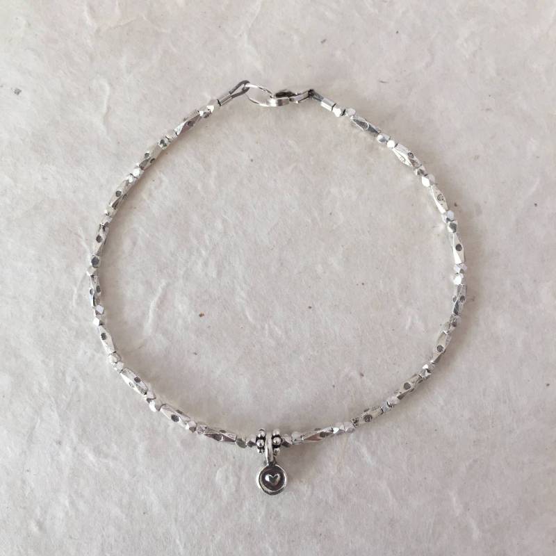 Karen Hill Tribe Thai Silber Perlen Armband Mit Herz Anhänger, Sundance Style Boho Chic, Schichtarmband, Stapelarmband von LoveandLightArtistry