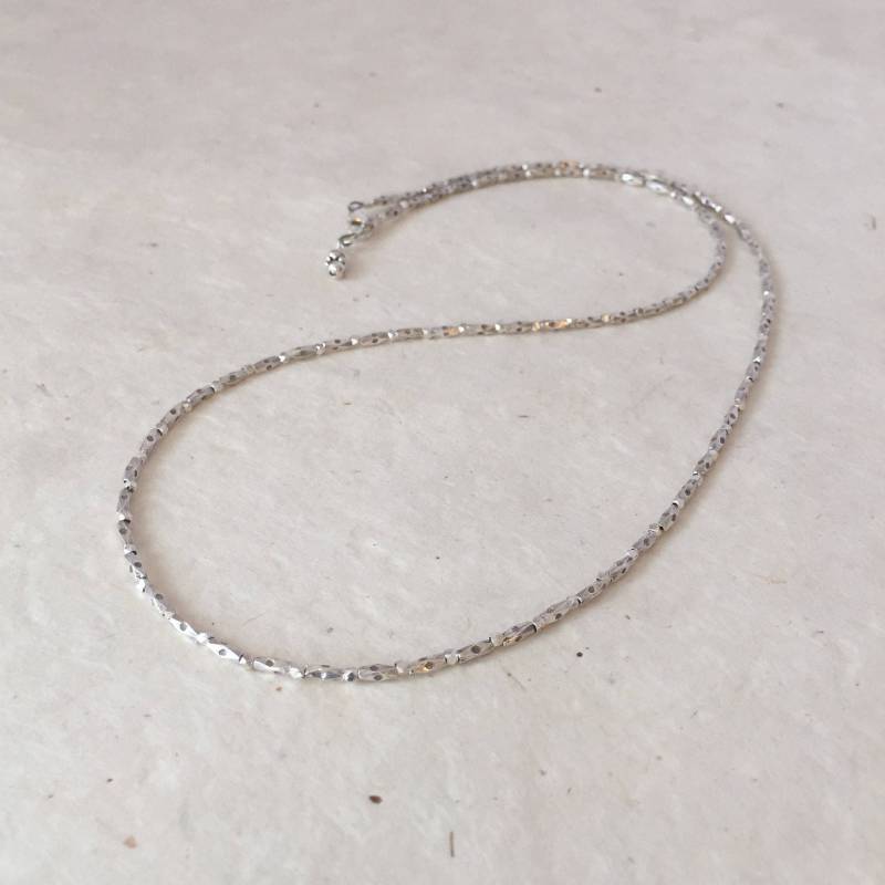 Zierliche Gestempelte Karen Hill Tribe Thai Silber Perlen Halskette Mit Baumeln, Sundance Style, Zarte Halskette, Schichtung Boho Chic von LoveandLightArtistry