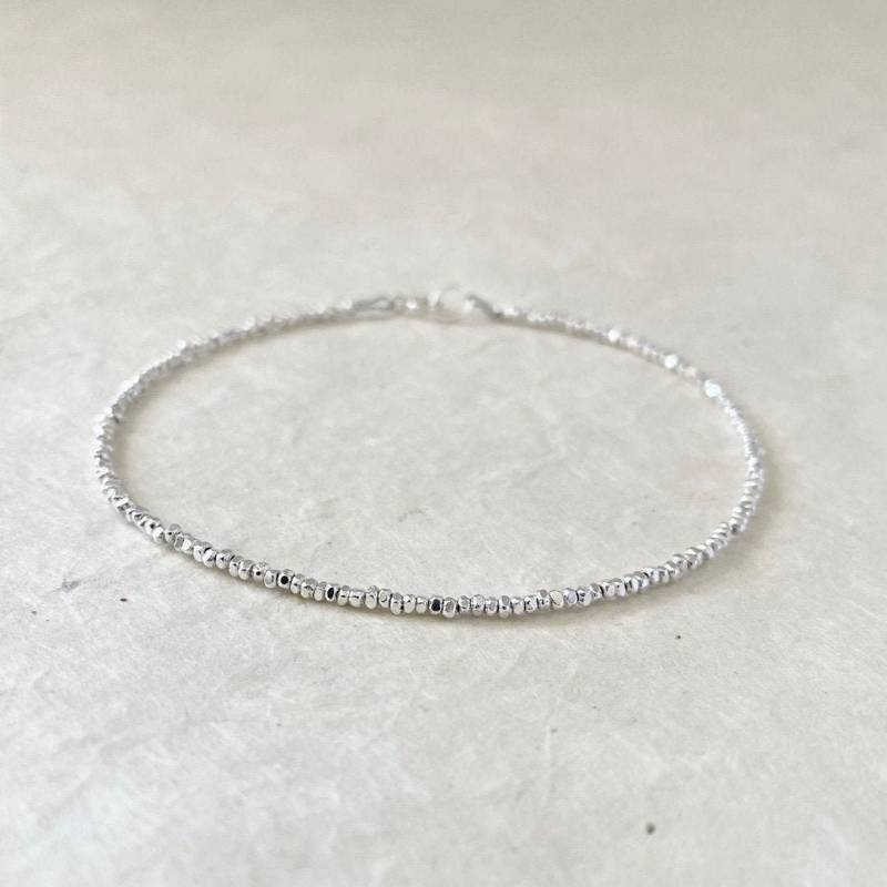 Zierliche Karen Hill Tribe Thai Silber Samen Perlen Fußkettchen, Sundance Style, Boho Chic, Zarte Fußkette Oder Armband von LoveandLightArtistry