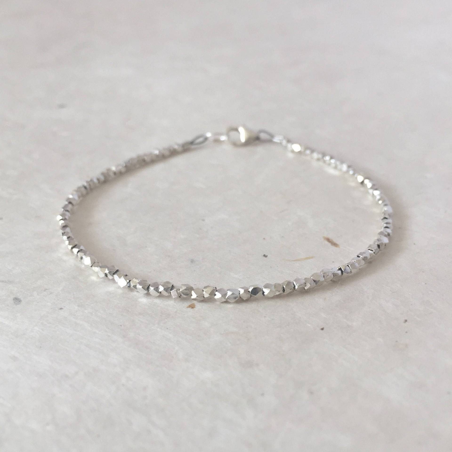 Zierliches Karen Hill Tribe Silber Perlen Armband Boho Schmuck Stacking von LoveandLightArtistry