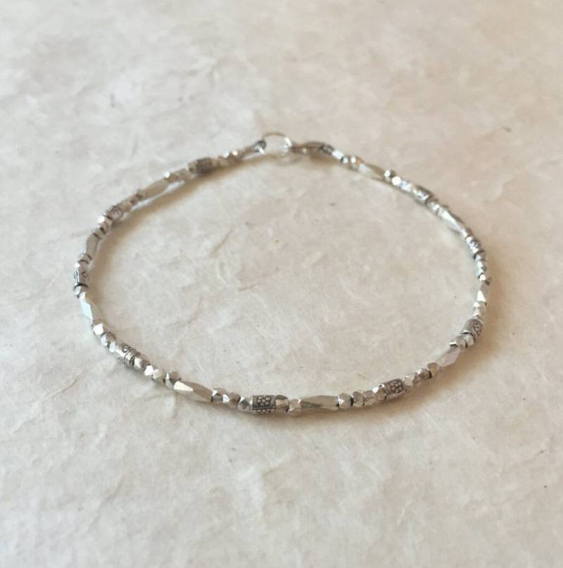 Zierliches Sterling Silber Daisy Armband Karen Hill Tribe Thai von LoveandLightArtistry